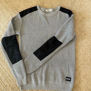 H&M sweater boys size 12-14Y gray. Almost new, worn once.